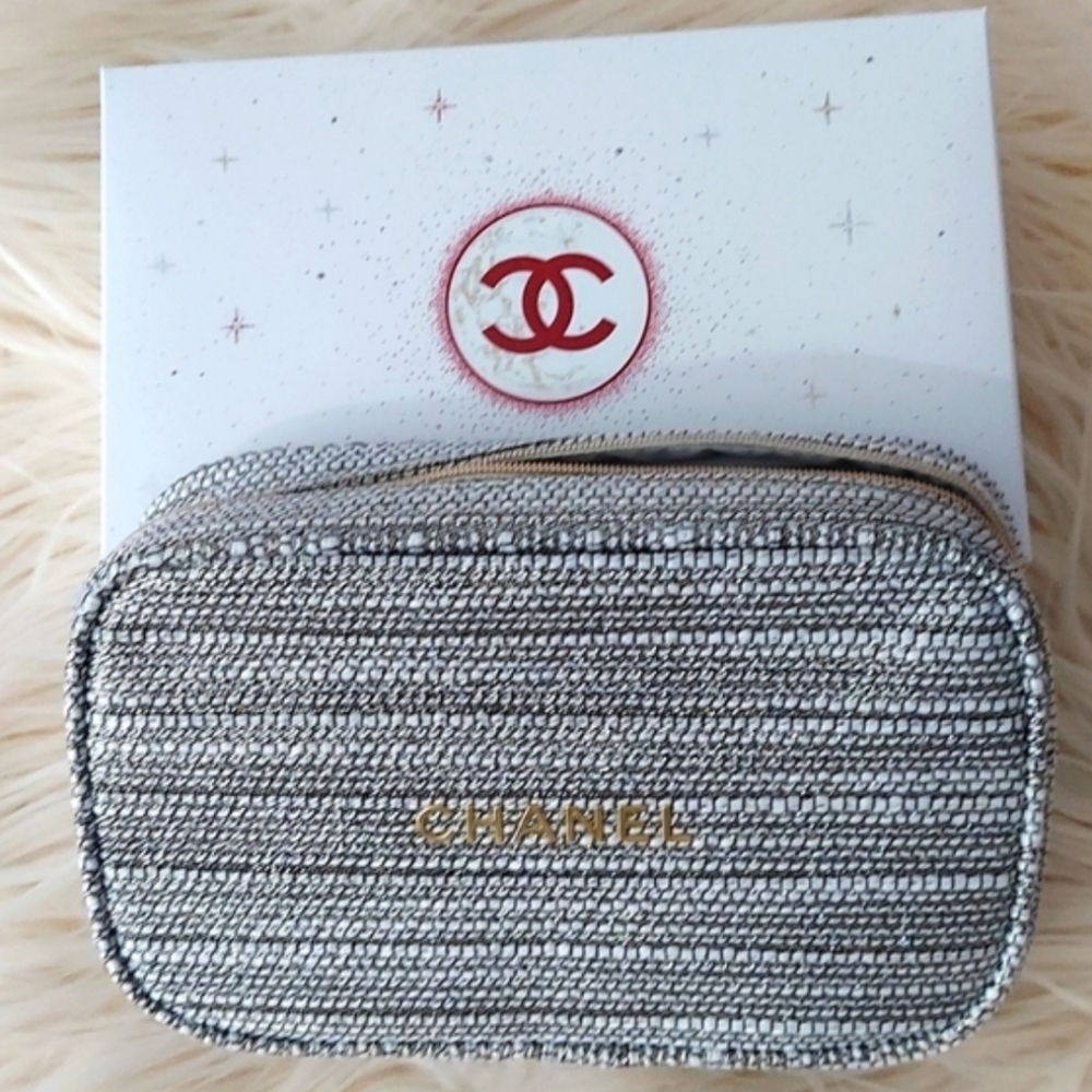 CHANEL SILVER GOLD TWEED COSMETIC BAG Pouch HOLIDAY LIMITED EDITION NEW